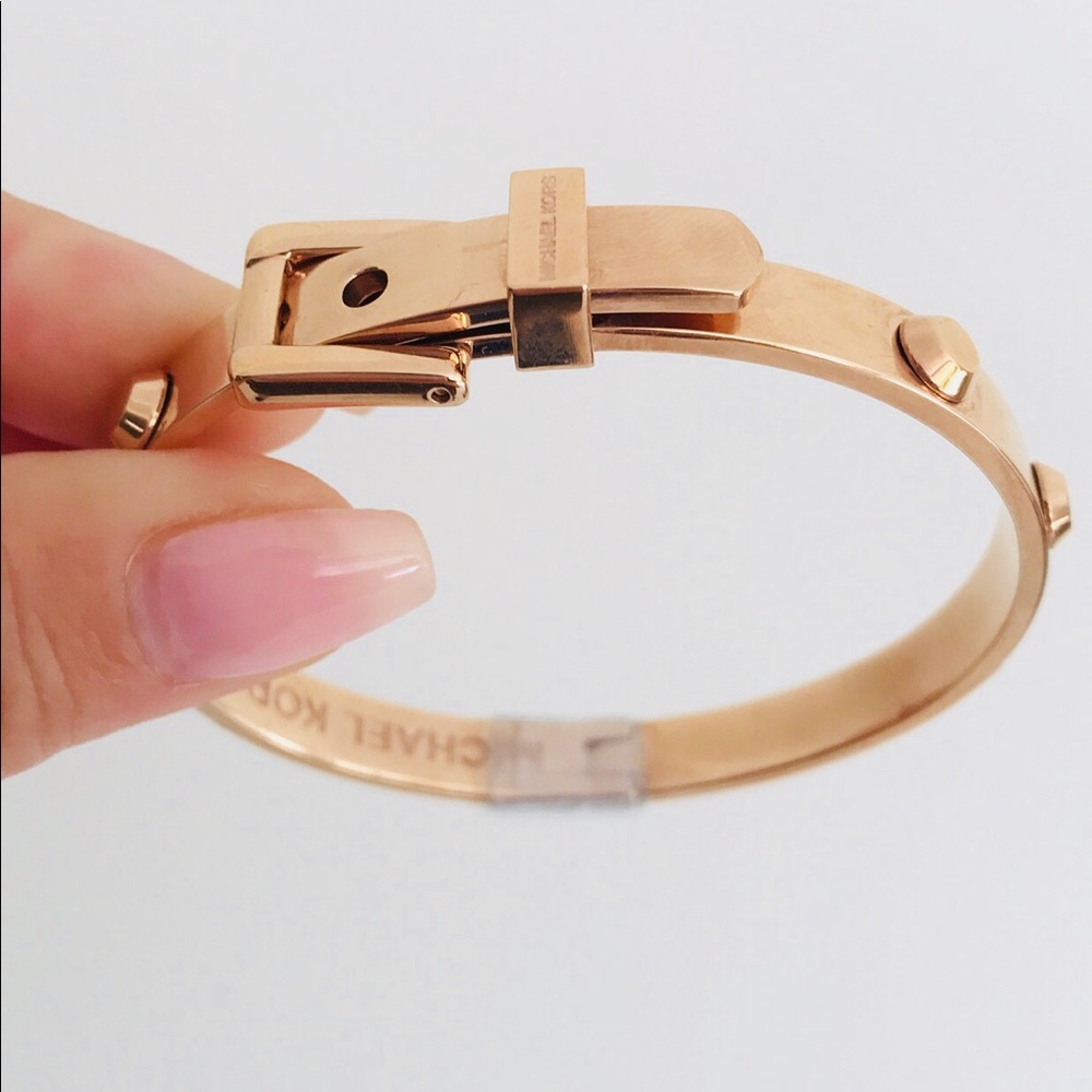 🎀 REDUCED🎀 Michael Kors Buckle gold bracelet